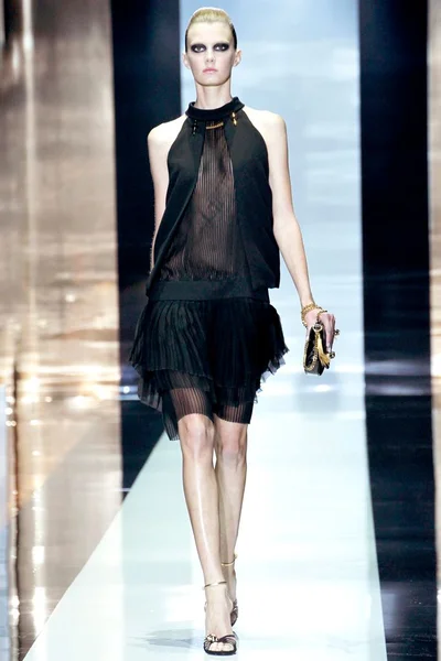 Look 19